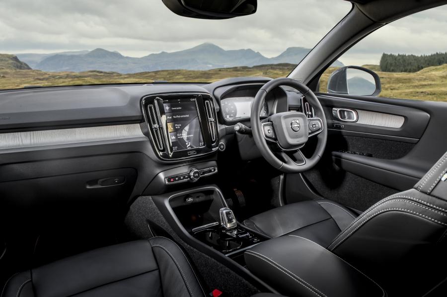 Торпедо Volvo XC40 T5 Plug-in Hybrid Inscription 2002 года  (UK) (фото 13 из 40)
